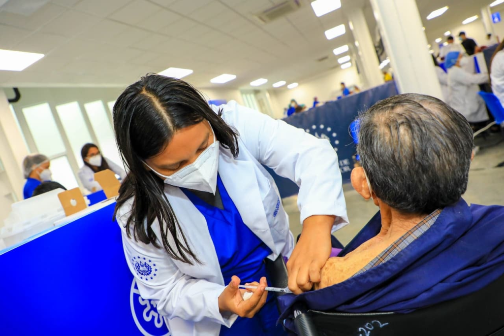 Image - Salud Regia La Crisis De Salud En Nuevo León Empeora: En 2025 Se Aplicaron 745 Mil Vacunas, Casi Un Millón Menos Que En 2024, Pese Al Crecimiento Poblacional.