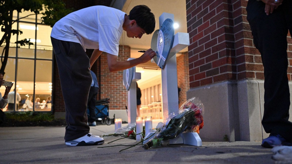 Image - Salud Regia Robin Westman Causó El Tiroteo En Minneapolis Y Dejó Dos Niños Muertos Y 17 Heridos En La Annunciation Catholic School Durante La Primera Semana De Clases.