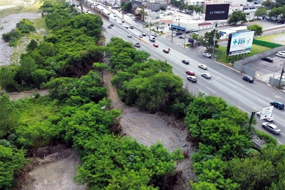 Image - Salud Regia Desmonte En El Río Santa Catarina Desata Protesta: Un Río En El Río Exige a Samuel García Transparencia, Permisos Y Mia Antes De Puentes Y Parque Lineal.