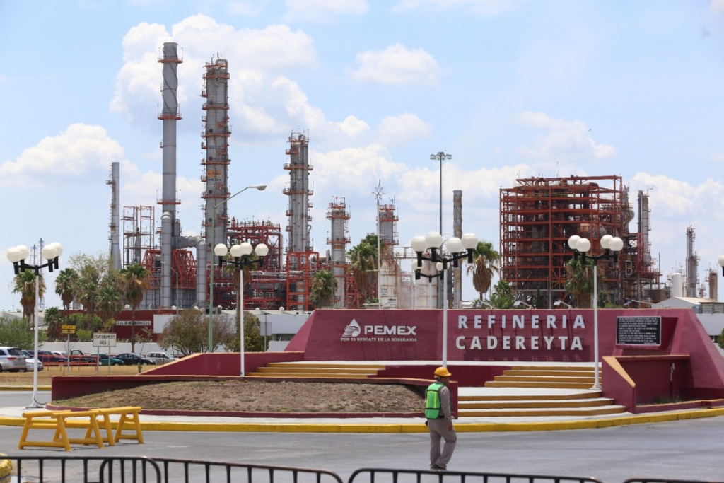 Image - Salud Regia La Refinería De Cadereyta Seguirá Generando Emisiones Contaminantes Durante Dos Años Más Debido a Falta De Acciones Estatales Para Reducir Contaminación.