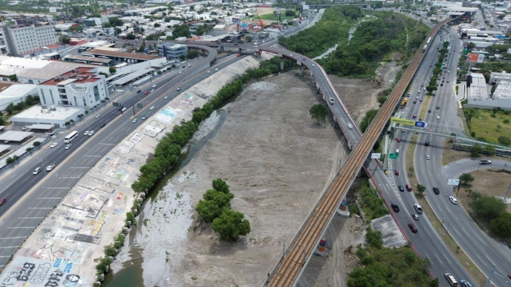 Image - Salud Regia Las Obras De Desmonte En El Río Santa Catarina Avanzan Pese a Denuncias Ciudadanas, Críticas Y Señalamientos Hacia Samuel, Generando Preocupación Ambiental.
