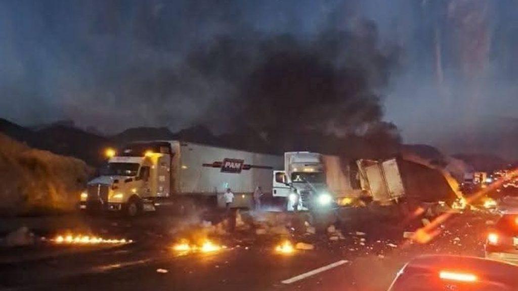 Choque De Tráilers Y Camiones Deja 2 Fallecidos Y 5 Lesionados - Salud Regia