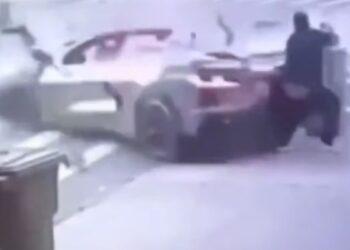 iolento choque de Corvette con Mercedes-Benz
